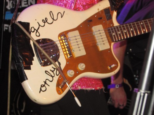 guitar black honey two